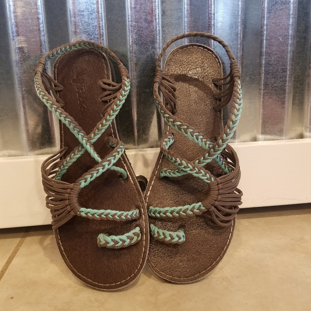 Plaka Sandals